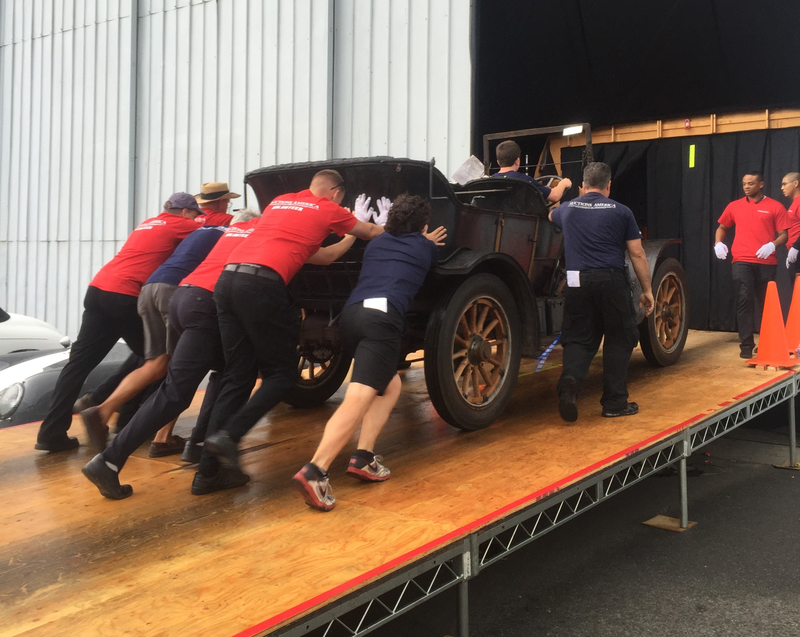 Illustration for article titled The Beautiful Gorgeousness Of A Classic Auto Auction On A Rainy Day